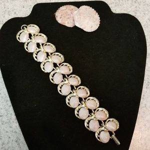 Vintage Pink Seashell Gold Tone Bracelet